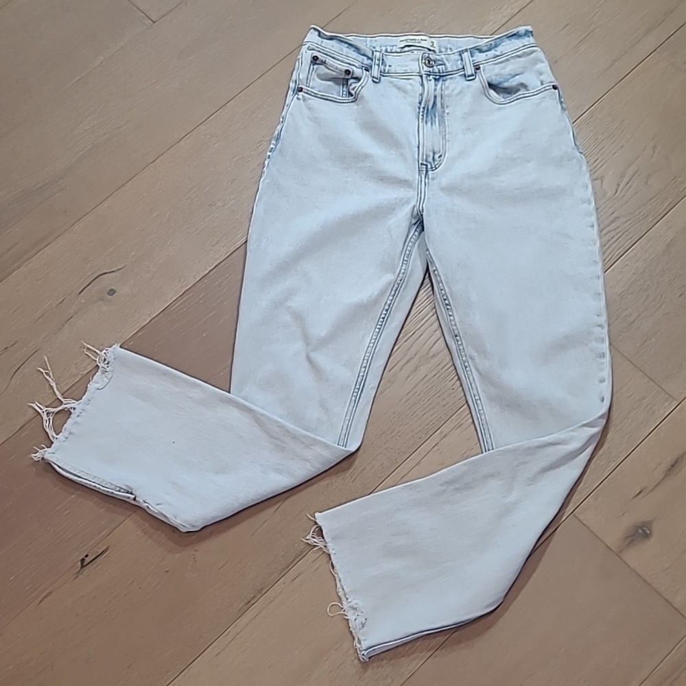 Abercrombie & Fitch Slim Straight Ultra High Rise Jean Women's sz 4/27 Raw Hem